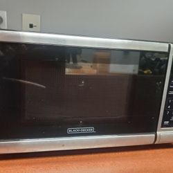 Small Black+Decker Microwave – Clean & Ready to Use