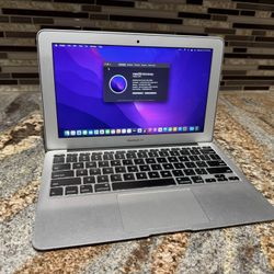 MacBook Air - Early 2015 -11 inch - 256 GB SSD - 4 GB RAM - Intel i5