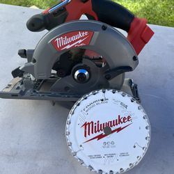 Milwaukee M18 Fuel 6 1/2 In Circular Saw Tool Only 
