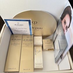 clé de peau Beauty day-to-night Hydration Essentials 