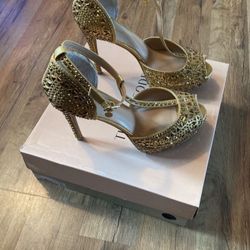New! Stunning Thalia Sodi Peep Toe Pumps! Gold Size 8