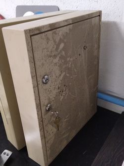 Key Locker Holds About 50 Keys