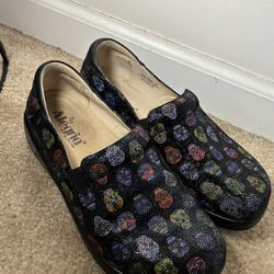 Alegria Women’s Colorful Patterned Shoes size 39/8-8.5