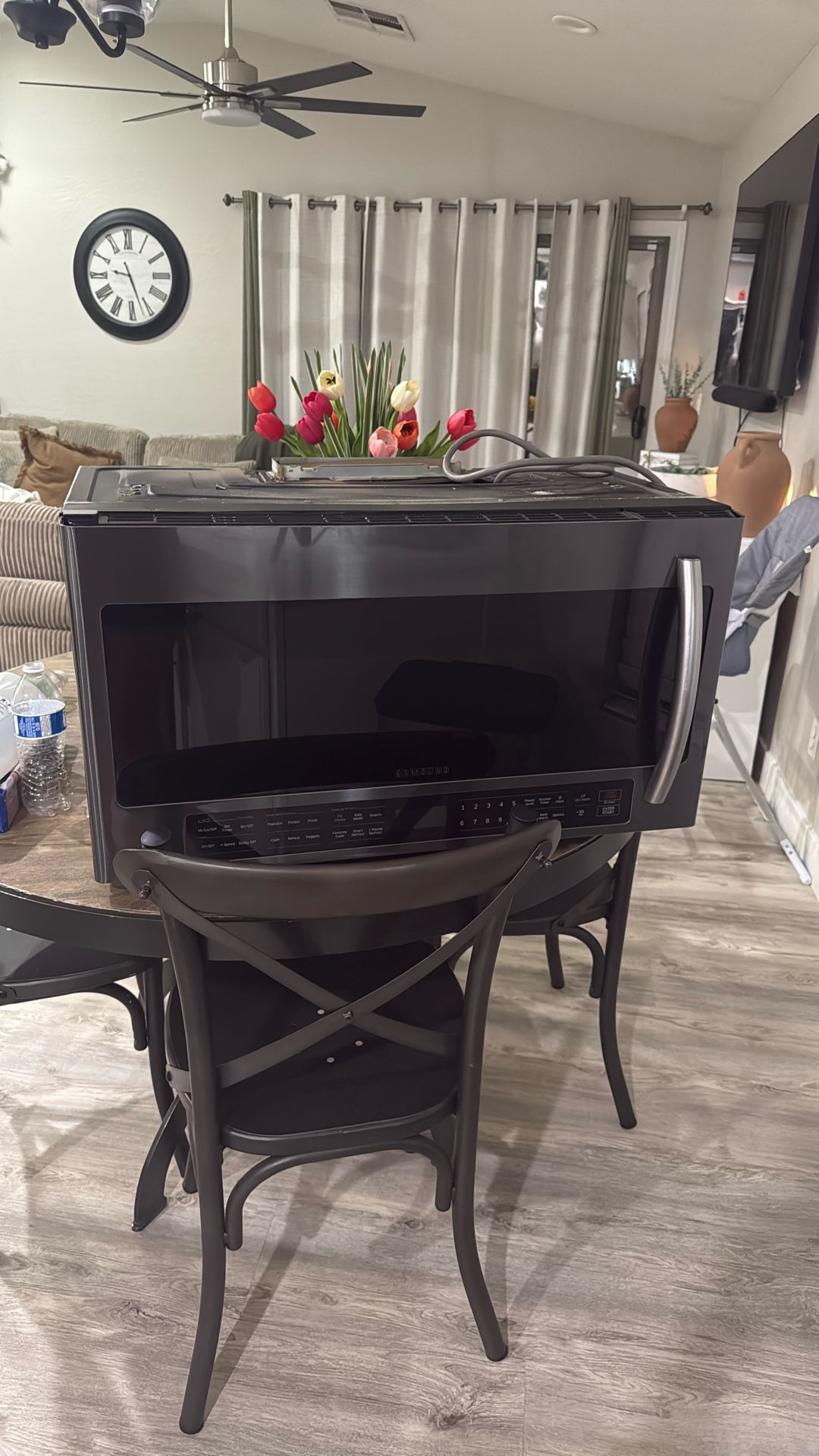 Samsung Over The Range microwave And Cooking Stove 