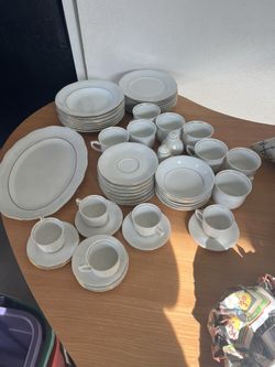 White Dinnerware Set