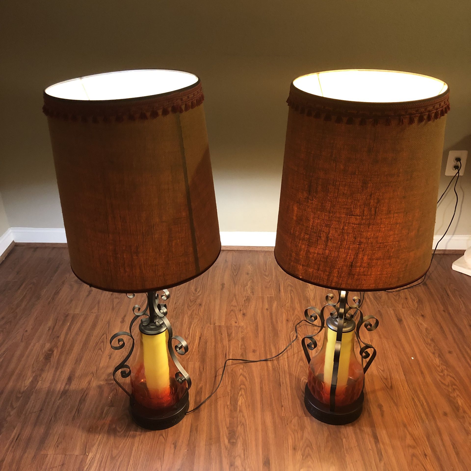 2 Table lamp, three way lights.