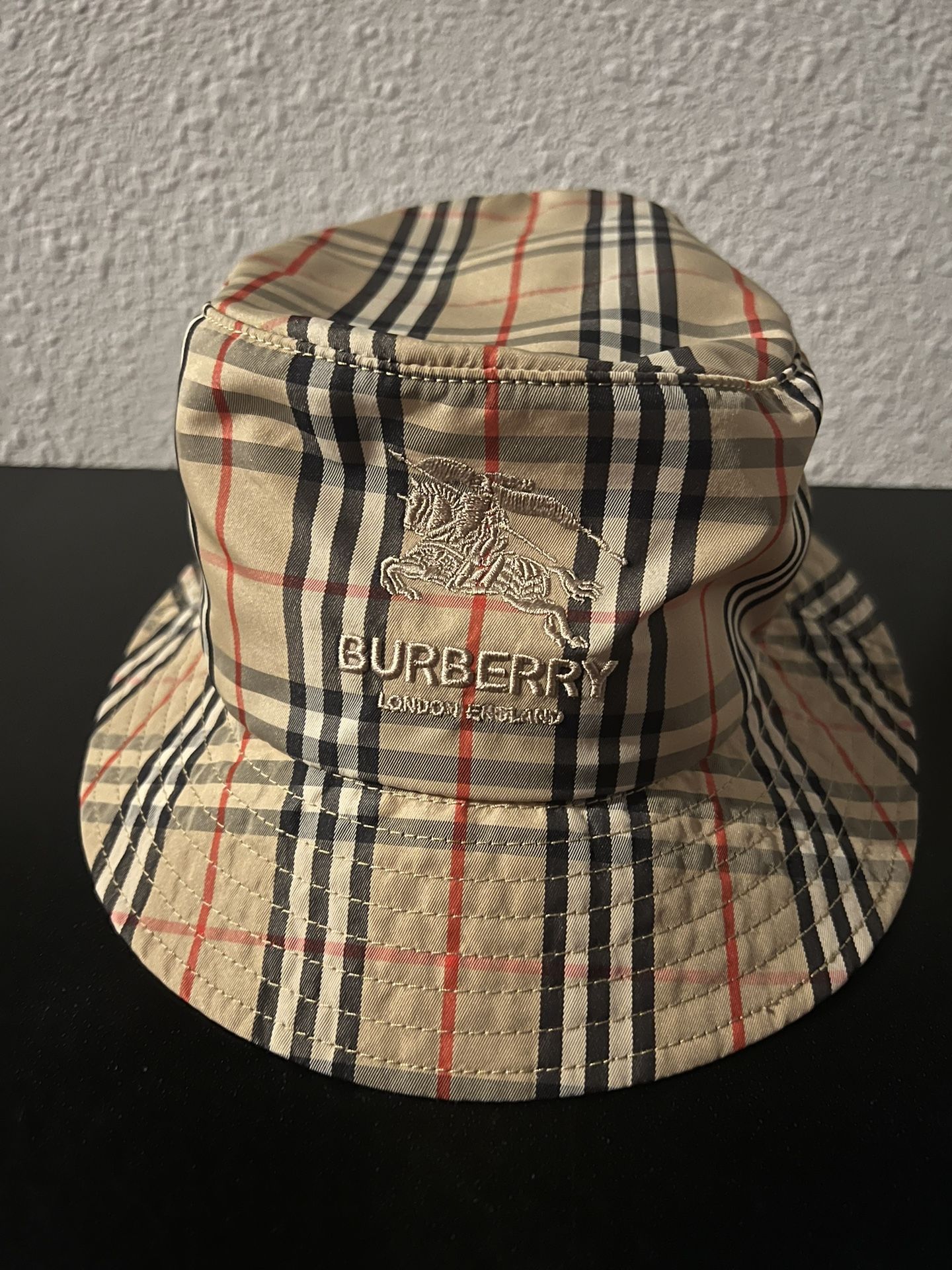 Burberry X Supreme bucket hat ‼️