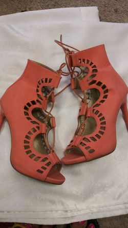 Sz 10 coral heels