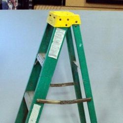 Werner Fiberglass Ladder - Green 4 Foot