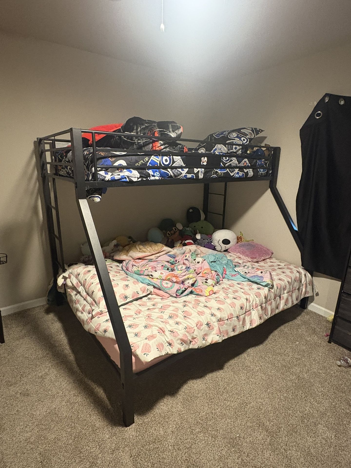 Twin Over Queen Bunk Bed / Queen Mattress