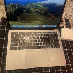 2018 MacBook Air 13-inch Retina Display 8gb ram 256gn ssd only 29 battery cycles. Please see pictures