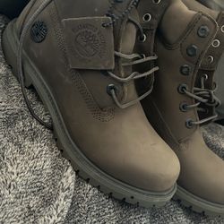 7.5 Women’s Grey Timberland Boots 