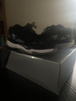Jordan 11 Low IE Used