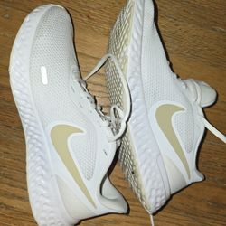 Nike revolution shoes clean smoke free home only wore a few x see details below Parma 