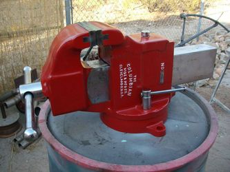 Columbian 406 Vise with 6" Swivel Jaws