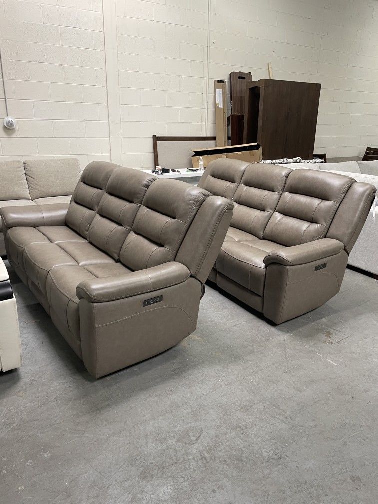 Power reclining sofa with power headrests and USB ports