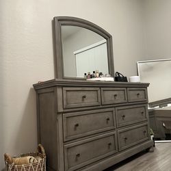 Vanity Mirror With Dresser 
