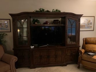 Entertainment center