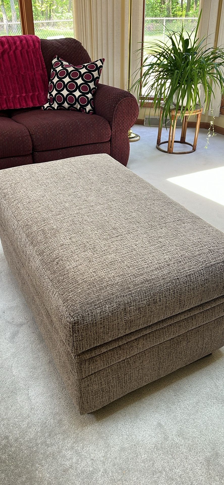 Ottoman/coffee Table