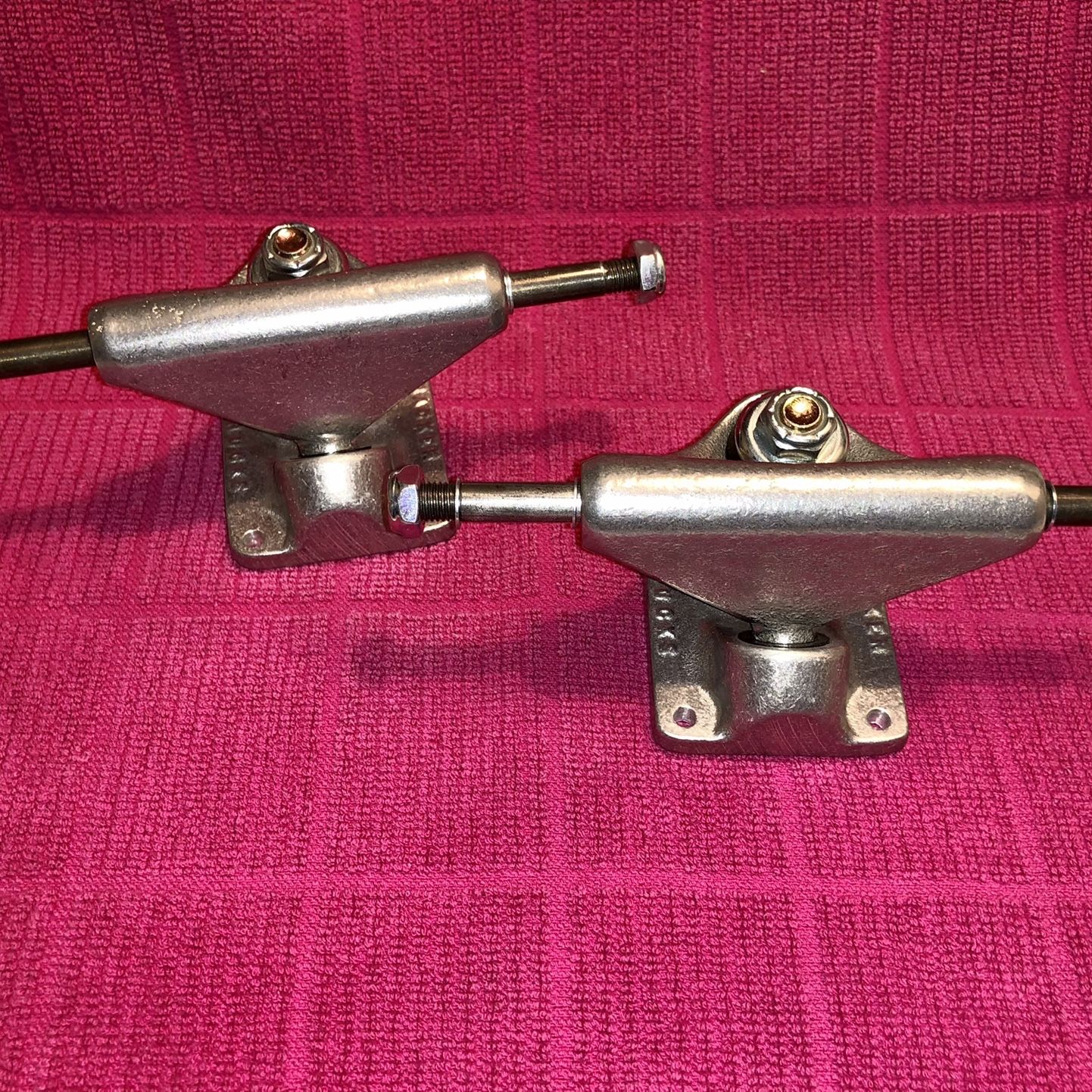 Tracker Trucks Skateboard Old School Vintage Style * Brand New