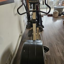 Precor EFX 544 Elliptical