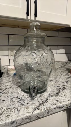 Glass Beverage Dispenser with Lid and Spigot