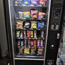 SNACK VENDING MACHINE