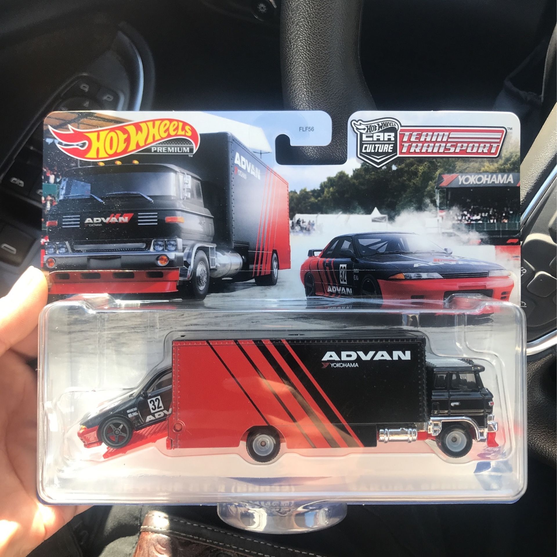 Hot Wheels Team Transport Nissan Skyline R32 With Sakura Sprinter