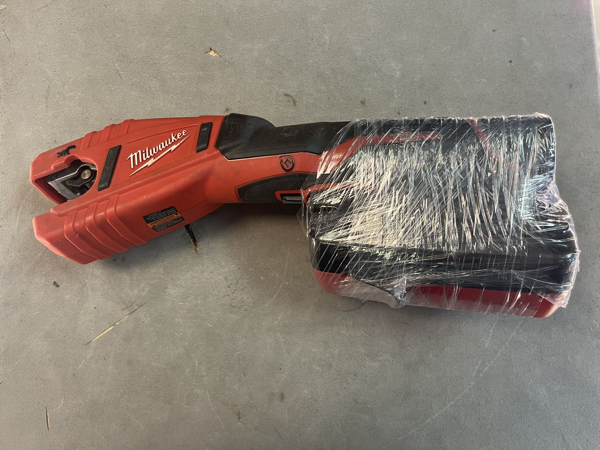 Milwaukee Copper Tubing Cutter W/ Battery And Charger