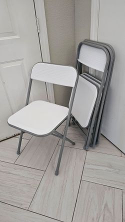 New folding chairs 4pcs.
