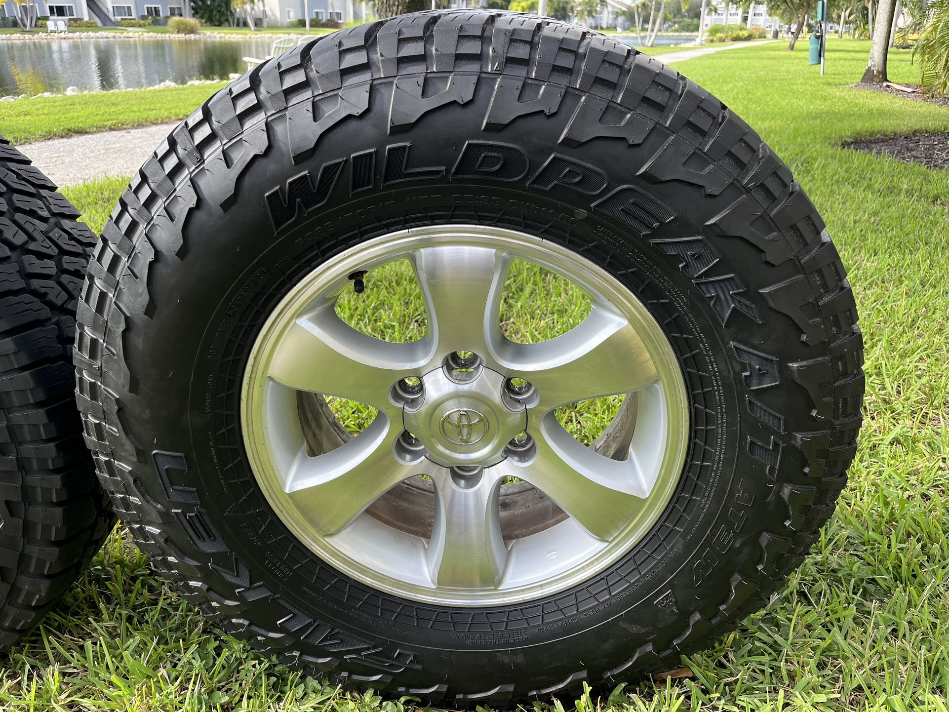 TIRES FOR TOYOTA  P285/70R17