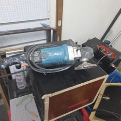 Makita 7" Variable Speed Polisher