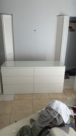 Dresser set