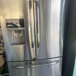 FRIGIDAIRE FRIDGE 70in X 36in 