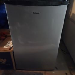 Mini Fridge 