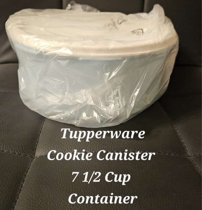 Tupperware Cookie Canister 7 1/2 Cup Container