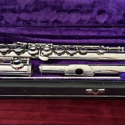*Sale* -Flute with carry case in excellent condition- Low Price. Only $25