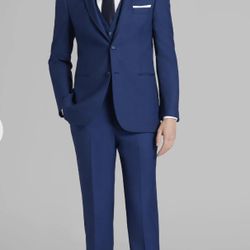 Suit 38s. Apt 9