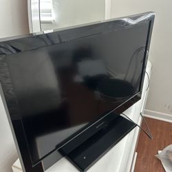 30-inch Black Emerson Tv