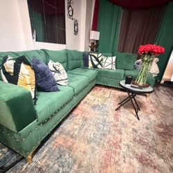 Anserra Green Reversible Sectional Sofa – Like New