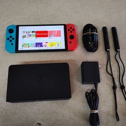 NINTENDO SWITCH OLED in Excellent condition