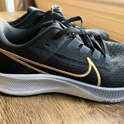 Nike Air Zoom Pegasus - Size 8 - women’s 