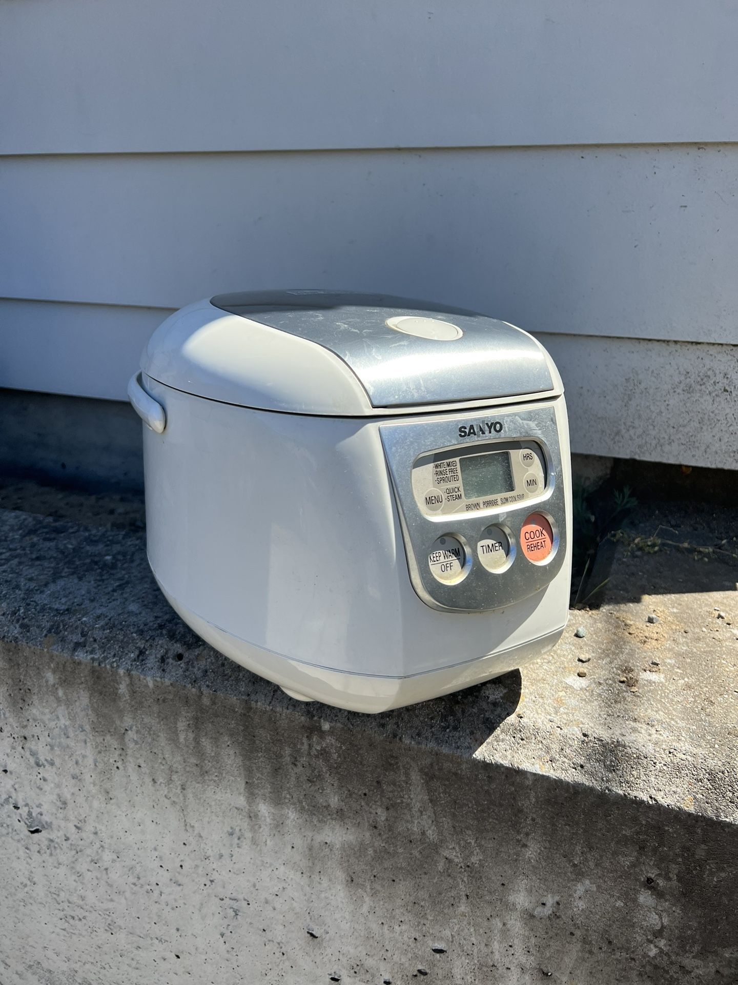 SANYO ECJ-D55S 5.5 Cup Micom Rice Cooker & Warmer