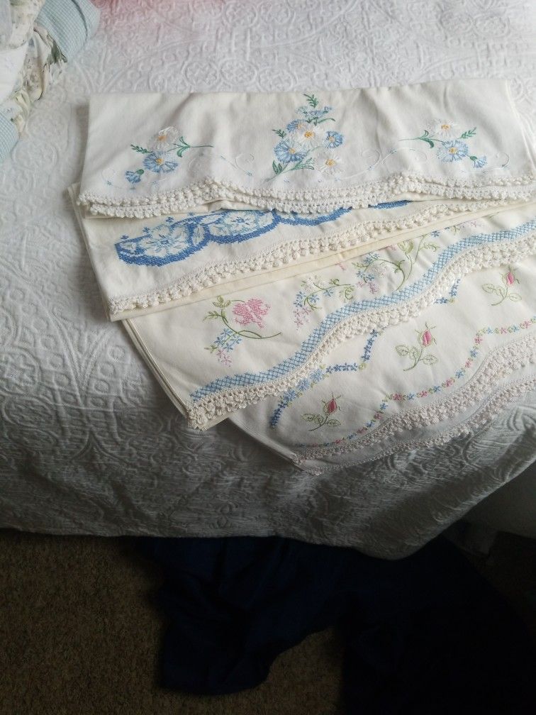 4 sets of 2 and bordered pillowcases vintage