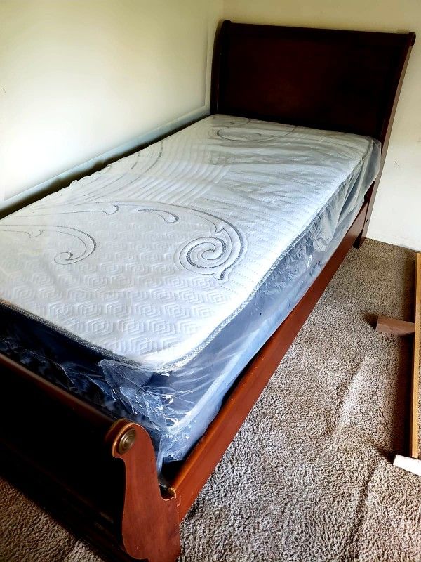 NEW TWIN MATTRESS. Bed frame is not available. Take it home the same day 👍