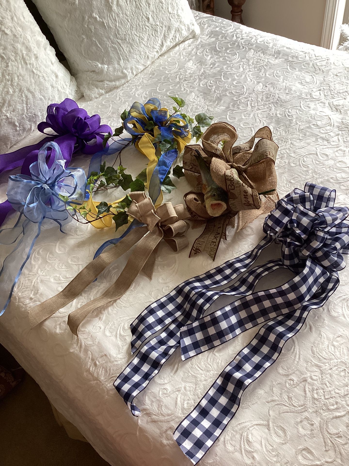 6 NEW Decorative WIRED fabric ribbon bows + greenery