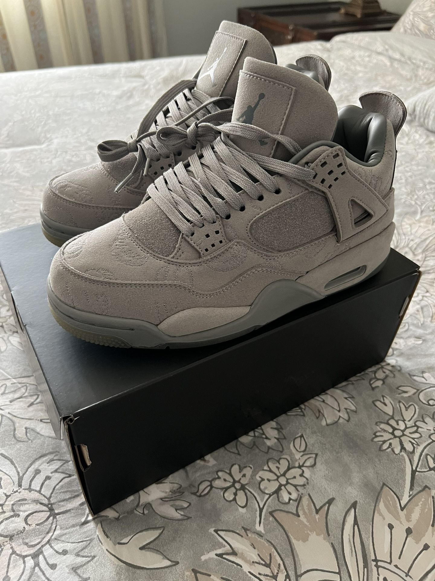Jordan 4 x Kaws