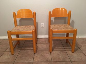 Dining table chairs