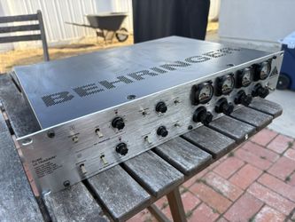 Behringer Tube UltraGain T1953 Dual Channel Vacuum Tube Preamp