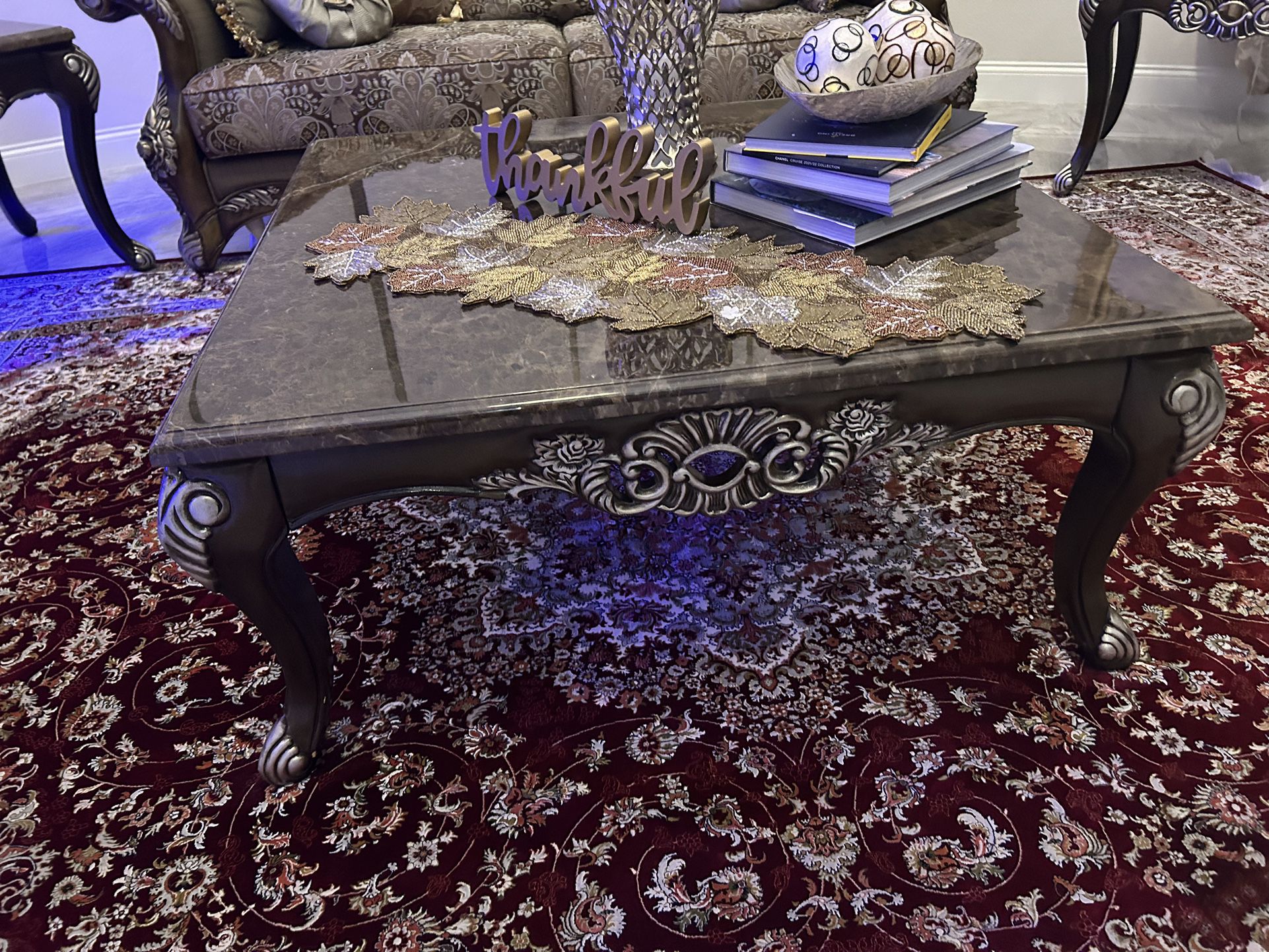 Traditional Style Coffee Table Set